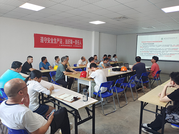 遵守安全生產(chǎn)法，當(dāng)好第一責(zé)任人